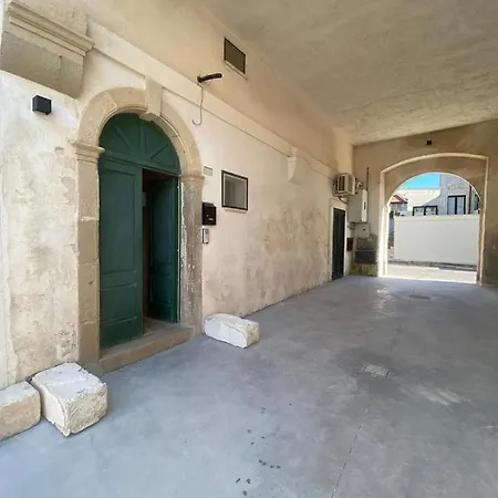 Bric A Brac Eclectic 3*