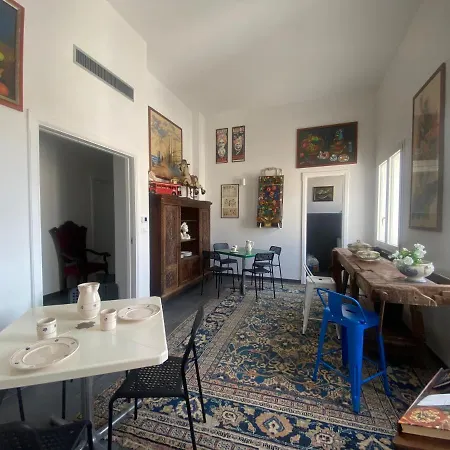 Bric A Brac Eclectic بيت ضيافة