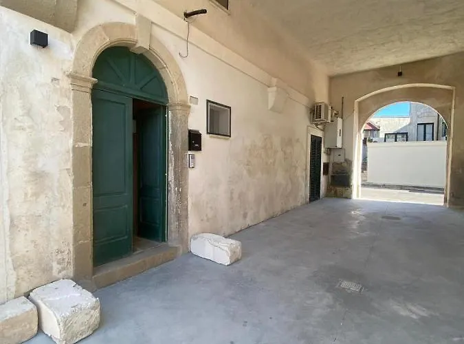 Bric A Brac Eclectic 3*